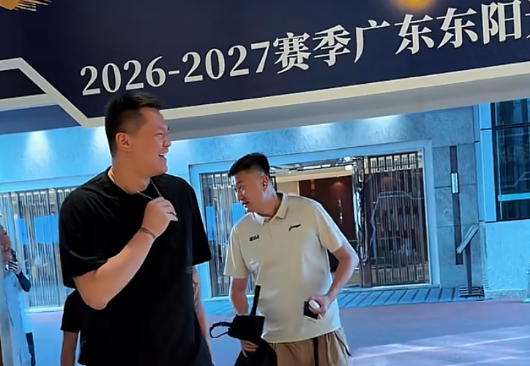 广东出征仪式!杜锋朱芳雨现身,萨姆纳仍缠纱布,胡明轩提拼搏!